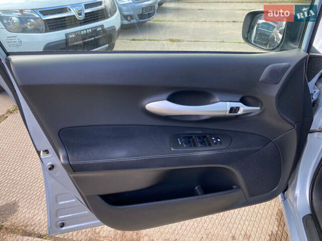 Синій Тойота Ауріс, об'ємом двигуна 1.8 л та пробігом 268 тис. км за 10399 $, фото 87 на Automoto.ua