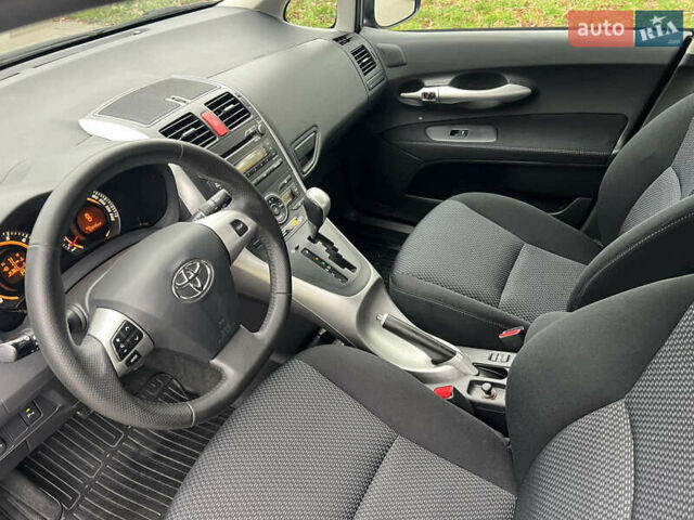 Синий Тойота Аурис, объемом двигателя 1.6 л и пробегом 53 тыс. км за 11900 $, фото 28 на Automoto.ua