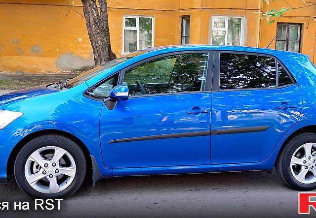 Синій Тойота Ауріс, об'ємом двигуна 1.6 л та пробігом 73 тис. км за 10800 $, фото 2 на Automoto.ua