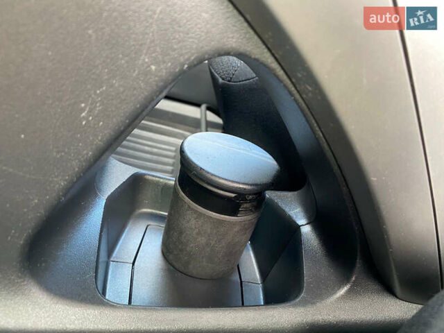 Синій Тойота Ауріс, об'ємом двигуна 1.8 л та пробігом 268 тис. км за 10399 $, фото 50 на Automoto.ua