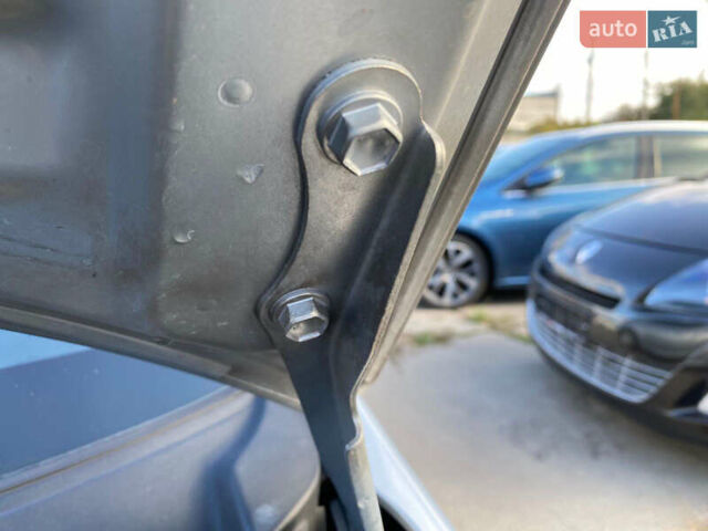Синій Тойота Ауріс, об'ємом двигуна 1.8 л та пробігом 268 тис. км за 10399 $, фото 10 на Automoto.ua