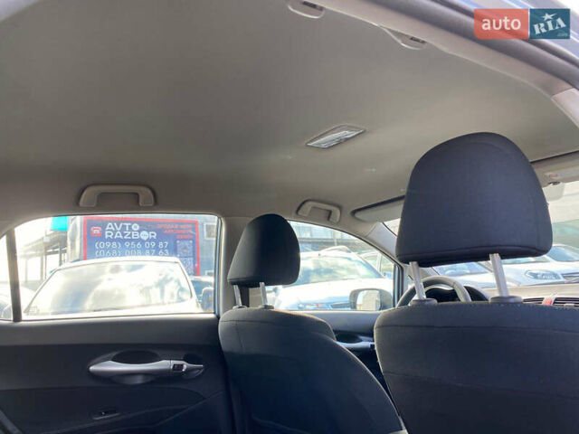 Синій Тойота Ауріс, об'ємом двигуна 1.8 л та пробігом 268 тис. км за 10399 $, фото 31 на Automoto.ua