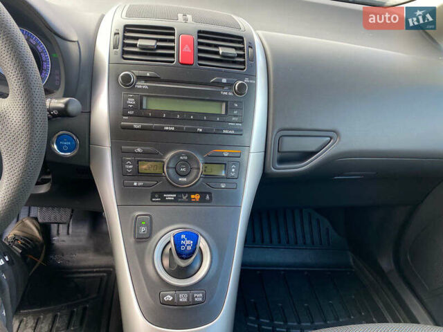 Синій Тойота Ауріс, об'ємом двигуна 1.8 л та пробігом 268 тис. км за 10399 $, фото 66 на Automoto.ua