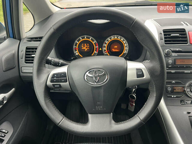 Синий Тойота Аурис, объемом двигателя 1.6 л и пробегом 53 тыс. км за 11900 $, фото 31 на Automoto.ua