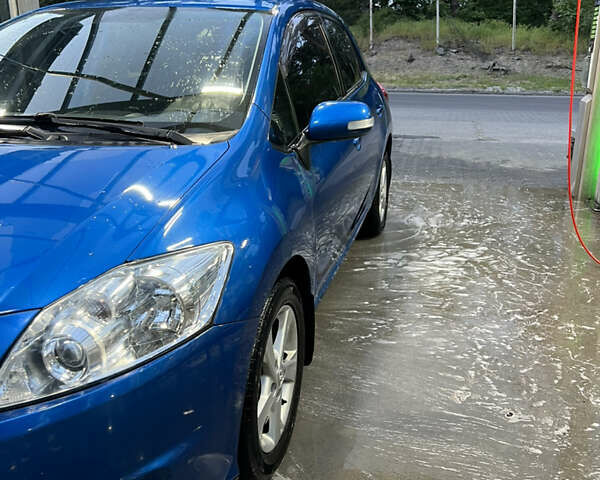 Синий Тойота Аурис, объемом двигателя 1.6 л и пробегом 215 тыс. км за 9200 $, фото 2 на Automoto.ua