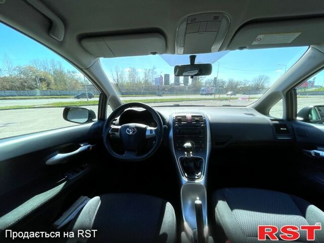 Синій Тойота Ауріс, об'ємом двигуна 1.3 л та пробігом 157 тис. км за 6499 $, фото 2 на Automoto.ua