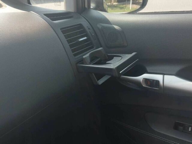 Синий Тойота Аурис, объемом двигателя 1.8 л и пробегом 220 тыс. км за 10260 $, фото 10 на Automoto.ua