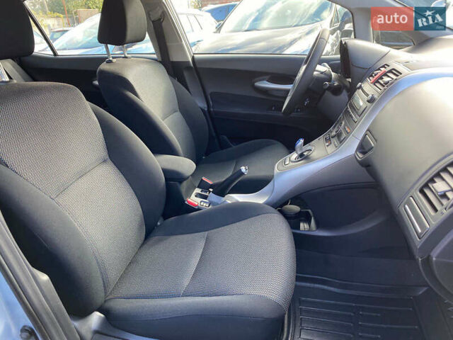 Синій Тойота Ауріс, об'ємом двигуна 1.8 л та пробігом 268 тис. км за 10399 $, фото 26 на Automoto.ua