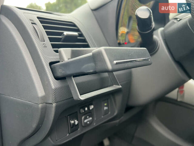 Синий Тойота Аурис, объемом двигателя 1.6 л и пробегом 53 тыс. км за 11900 $, фото 42 на Automoto.ua