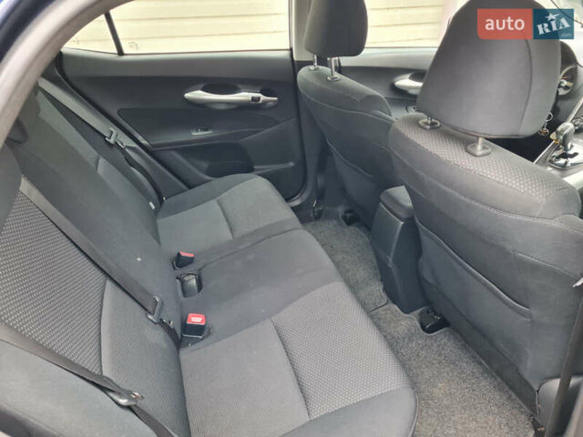 Синій Тойота Ауріс, об'ємом двигуна 1.4 л та пробігом 180 тис. км за 9100 $, фото 3 на Automoto.ua