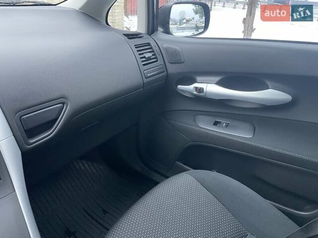 Синій Тойота Ауріс, об'ємом двигуна 1.6 л та пробігом 149 тис. км за 10300 $, фото 13 на Automoto.ua