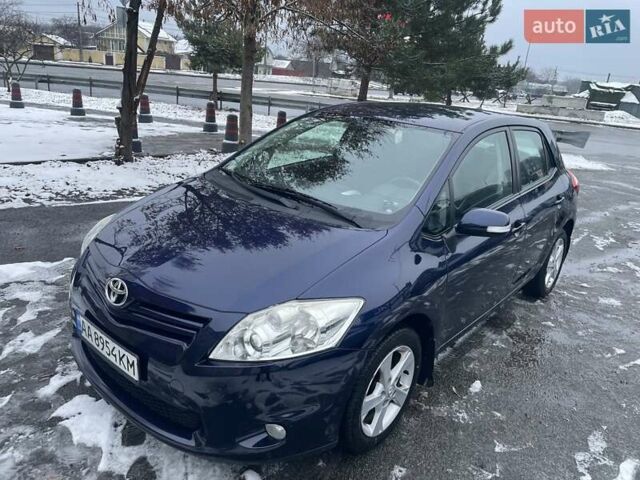 Синій Тойота Ауріс, об'ємом двигуна 1.6 л та пробігом 149 тис. км за 10300 $, фото 1 на Automoto.ua