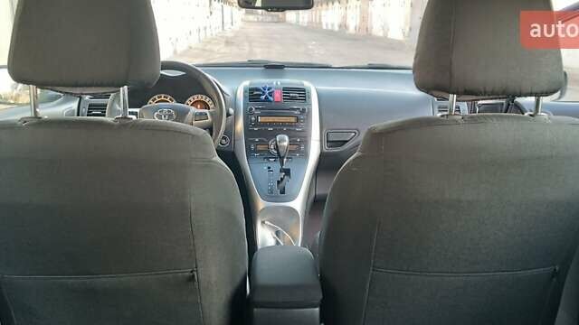 Синій Тойота Ауріс, об'ємом двигуна 1.6 л та пробігом 107 тис. км за 11000 $, фото 14 на Automoto.ua
