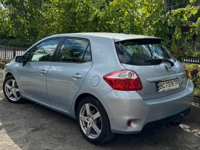 Синий Тойота Аурис, объемом двигателя 1.8 л и пробегом 183 тыс. км за 11500 $, фото 2 на Automoto.ua