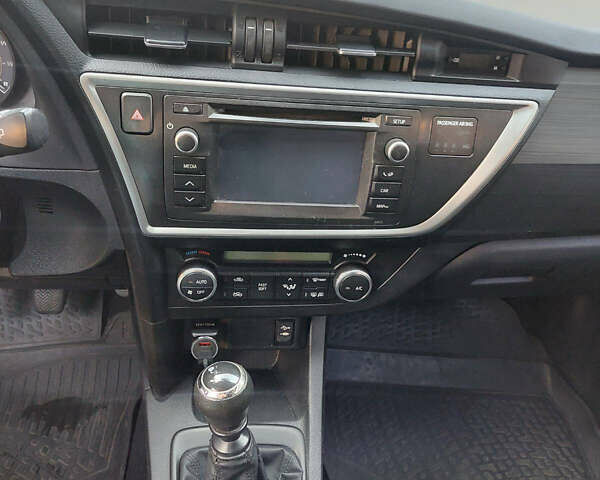 Синий Тойота Аурис, объемом двигателя 1.33 л и пробегом 154 тыс. км за 9299 $, фото 16 на Automoto.ua