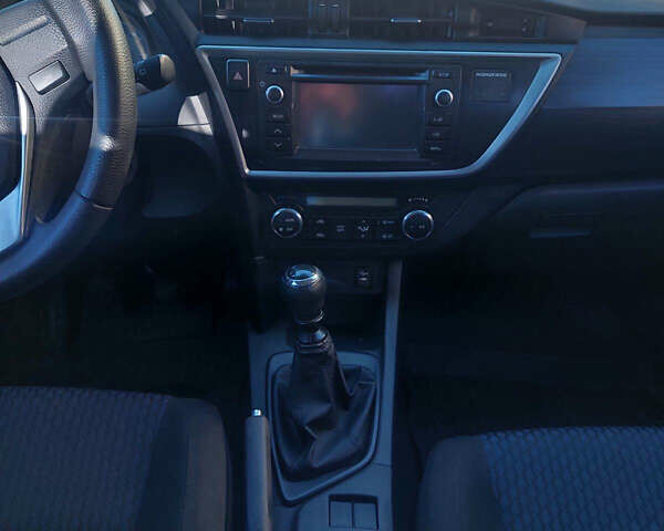 Синий Тойота Аурис, объемом двигателя 1.33 л и пробегом 154 тыс. км за 9299 $, фото 24 на Automoto.ua