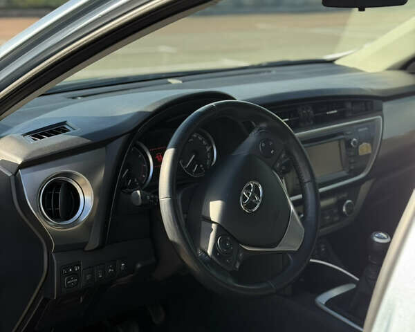 Синій Тойота Ауріс, об'ємом двигуна 1.6 л та пробігом 204 тис. км за 11500 $, фото 13 на Automoto.ua