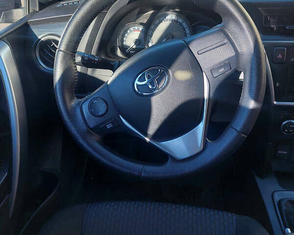 Синий Тойота Аурис, объемом двигателя 1.33 л и пробегом 154 тыс. км за 9299 $, фото 23 на Automoto.ua