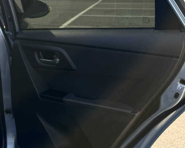 Синій Тойота Ауріс, об'ємом двигуна 1.6 л та пробігом 204 тис. км за 11500 $, фото 12 на Automoto.ua