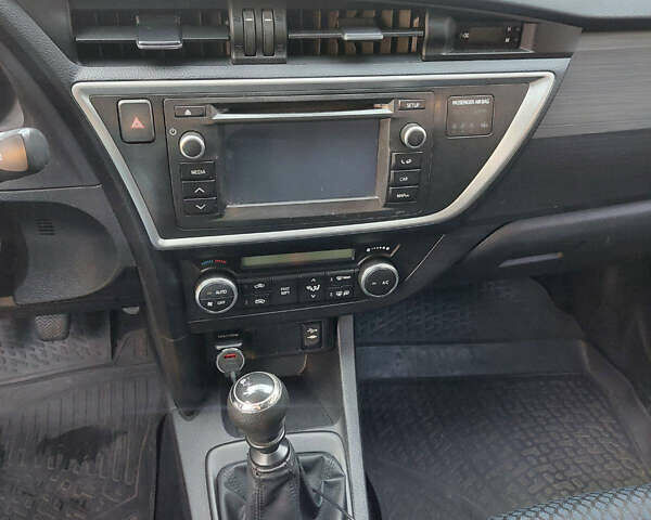 Синий Тойота Аурис, объемом двигателя 1.33 л и пробегом 154 тыс. км за 9299 $, фото 13 на Automoto.ua