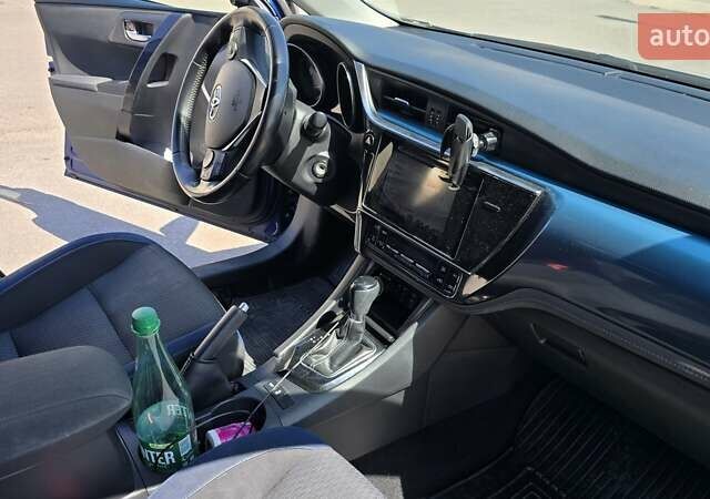 Синий Тойота Аурис, объемом двигателя 1.6 л и пробегом 153 тыс. км за 11990 $, фото 5 на Automoto.ua