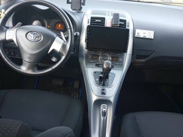 Синій Тойота Ауріс, об'ємом двигуна 1.6 л та пробігом 203 тис. км за 7300 $, фото 5 на Automoto.ua