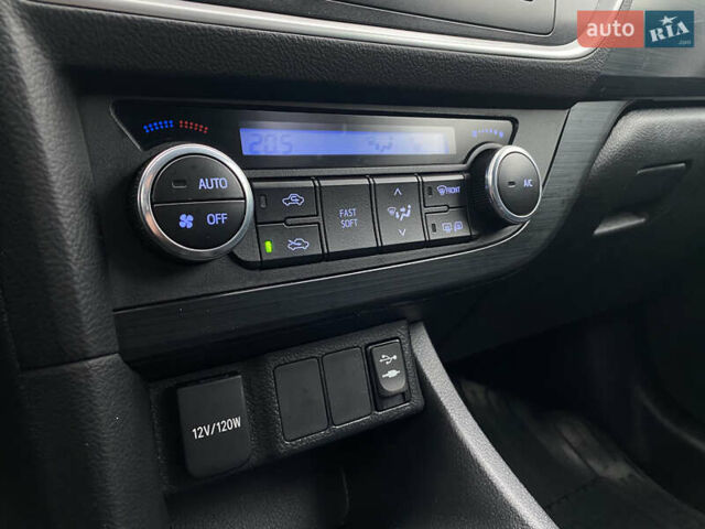 Зеленый Тойота Аурис, объемом двигателя 1.33 л и пробегом 160 тыс. км за 9200 $, фото 48 на Automoto.ua