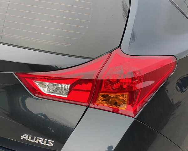 Зеленый Тойота Аурис, объемом двигателя 1.33 л и пробегом 160 тыс. км за 9200 $, фото 13 на Automoto.ua