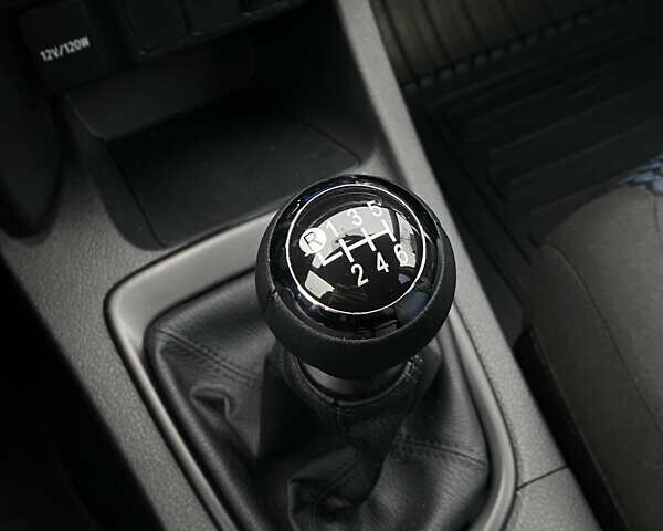 Зеленый Тойота Аурис, объемом двигателя 1.33 л и пробегом 160 тыс. км за 9200 $, фото 49 на Automoto.ua