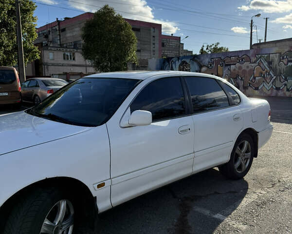 Белый Тойота Авалон, объемом двигателя 3 л и пробегом 313 тыс. км за 2300 $, фото 2 на Automoto.ua