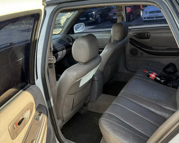 Белый Тойота Авалон, объемом двигателя 3 л и пробегом 313 тыс. км за 2300 $, фото 8 на Automoto.ua