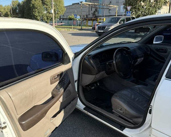 Белый Тойота Авалон, объемом двигателя 3 л и пробегом 313 тыс. км за 2300 $, фото 11 на Automoto.ua