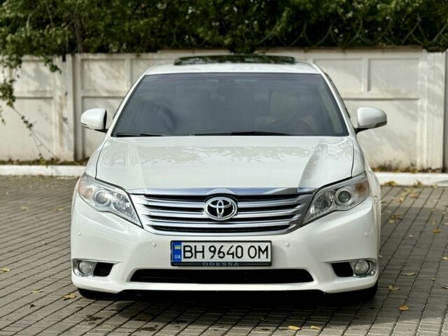 Белый Тойота Авалон, объемом двигателя 3.5 л и пробегом 186 тыс. км за 10500 $, фото 1 на Automoto.ua