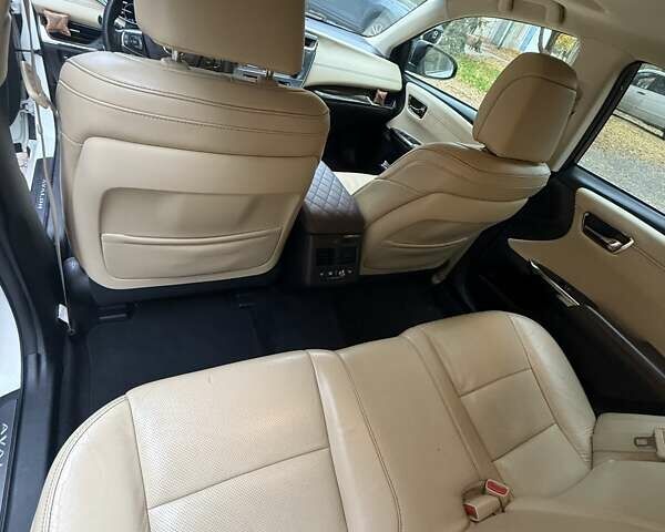 Белый Тойота Авалон, объемом двигателя 2.5 л и пробегом 258 тыс. км за 15000 $, фото 17 на Automoto.ua