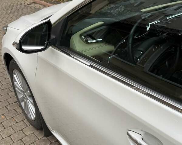 Белый Тойота Авалон, объемом двигателя 2.5 л и пробегом 258 тыс. км за 15000 $, фото 11 на Automoto.ua