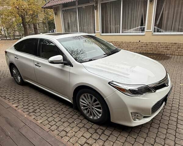 Белый Тойота Авалон, объемом двигателя 2.5 л и пробегом 258 тыс. км за 15000 $, фото 2 на Automoto.ua