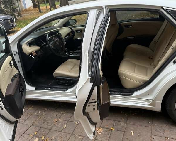Белый Тойота Авалон, объемом двигателя 2.5 л и пробегом 258 тыс. км за 15000 $, фото 16 на Automoto.ua