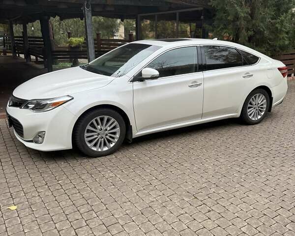 Белый Тойота Авалон, объемом двигателя 2.5 л и пробегом 258 тыс. км за 15000 $, фото 6 на Automoto.ua