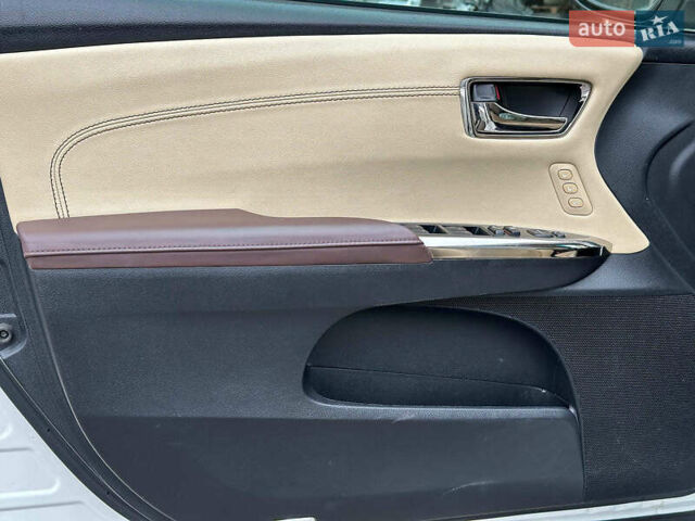 Білий Тойота Авалон, об'ємом двигуна 2.5 л та пробігом 259 тис. км за 14990 $, фото 11 на Automoto.ua
