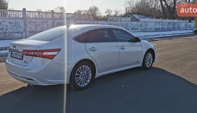 Белый Тойота Авалон, объемом двигателя 2.5 л и пробегом 270 тыс. км за 15500 $, фото 6 на Automoto.ua