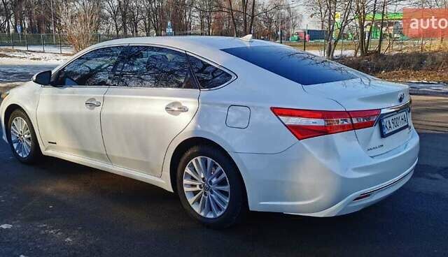 Белый Тойота Авалон, объемом двигателя 2.5 л и пробегом 270 тыс. км за 15500 $, фото 2 на Automoto.ua
