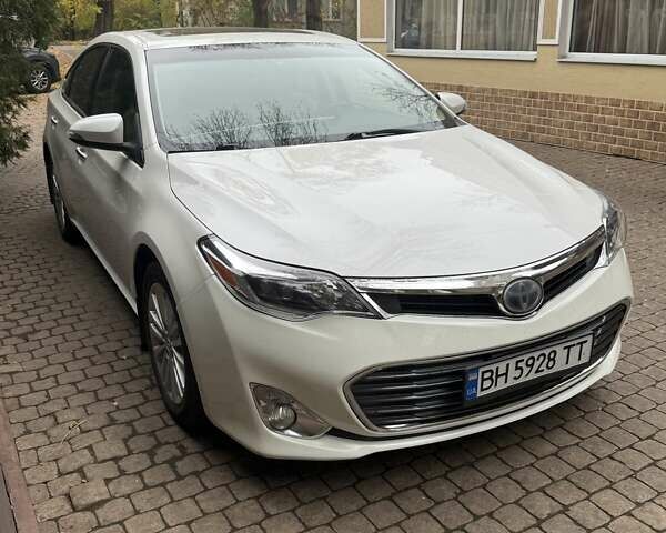 Белый Тойота Авалон, объемом двигателя 2.5 л и пробегом 258 тыс. км за 15000 $, фото 3 на Automoto.ua