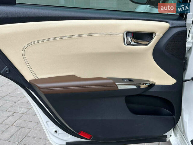 Білий Тойота Авалон, об'ємом двигуна 2.5 л та пробігом 259 тис. км за 14990 $, фото 18 на Automoto.ua