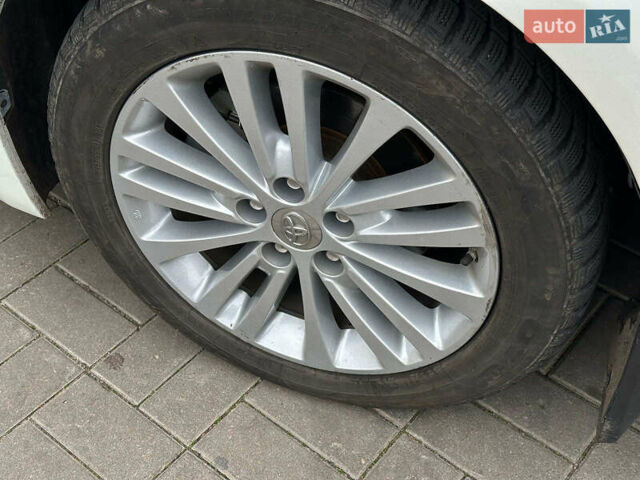 Білий Тойота Авалон, об'ємом двигуна 2.5 л та пробігом 259 тис. км за 14990 $, фото 7 на Automoto.ua