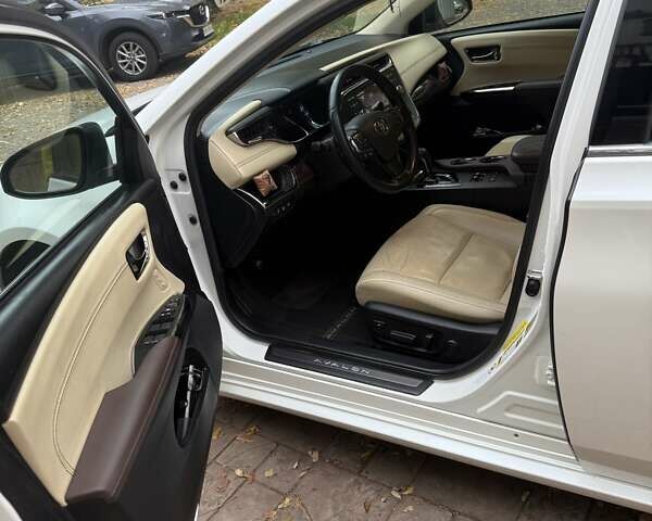 Белый Тойота Авалон, объемом двигателя 2.5 л и пробегом 258 тыс. км за 15000 $, фото 13 на Automoto.ua