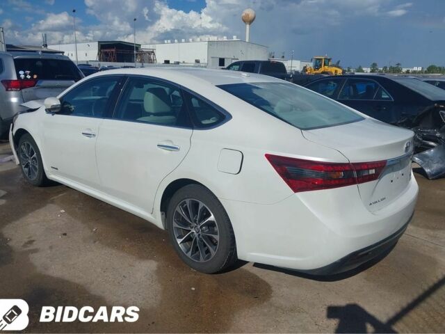 Белый Тойота Авалон, объемом двигателя 2.5 л и пробегом 114 тыс. км за 11200 $, фото 2 на Automoto.ua