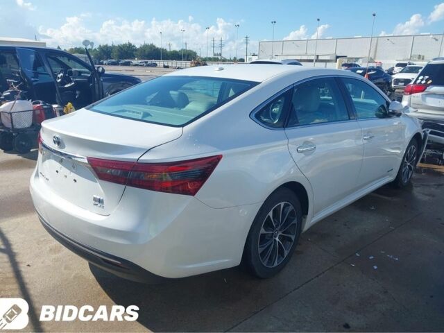 Белый Тойота Авалон, объемом двигателя 2.5 л и пробегом 114 тыс. км за 11200 $, фото 3 на Automoto.ua