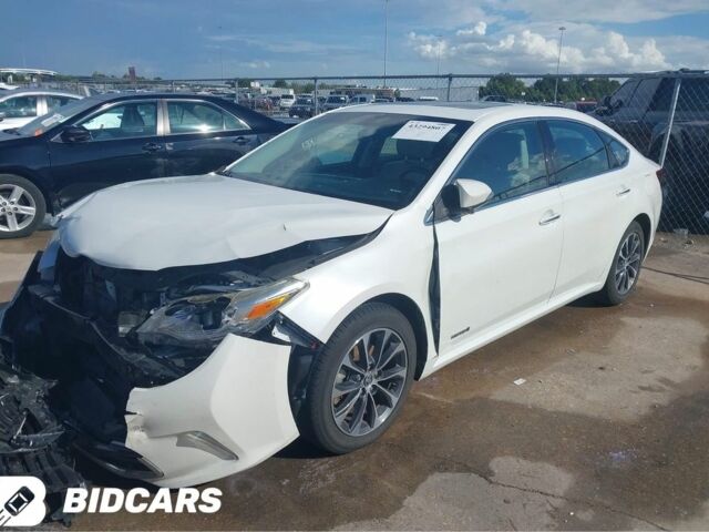 Белый Тойота Авалон, объемом двигателя 2.5 л и пробегом 114 тыс. км за 11200 $, фото 1 на Automoto.ua