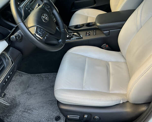 Белый Тойота Авалон, объемом двигателя 2.49 л и пробегом 102 тыс. км за 20500 $, фото 14 на Automoto.ua