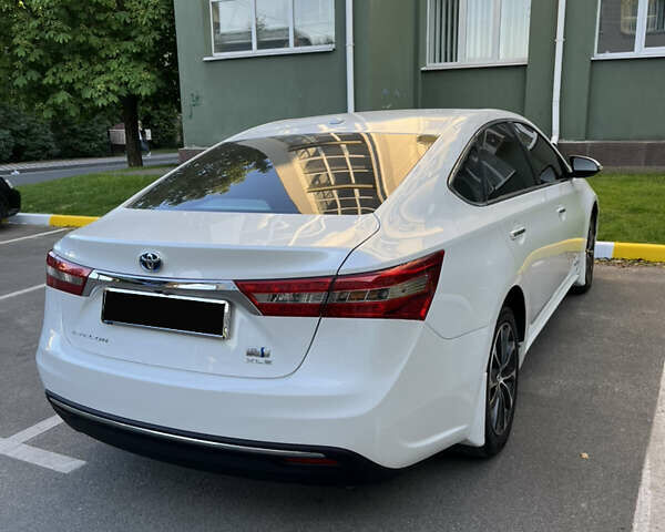 Белый Тойота Авалон, объемом двигателя 2.49 л и пробегом 102 тыс. км за 20500 $, фото 2 на Automoto.ua
